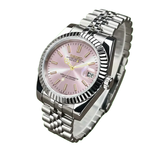 Seiko mod rose pearl lunette cannelée bracelet jubilé détourée sur fond transparent, mouvement automatique NH35