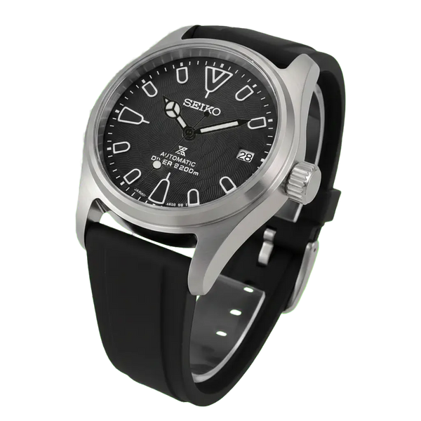 Seiko mod Ocean Black diver 200m détourée sur fond transparent, mouvement automatique NH35