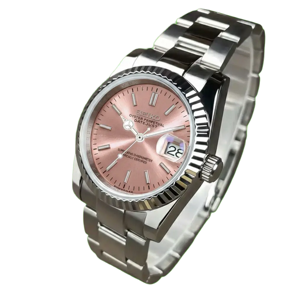 Seiko mod Salmon Sunburst détourée, cadran saumon soleillé, bracelet Oyster acier, mouvement automatique NH35
